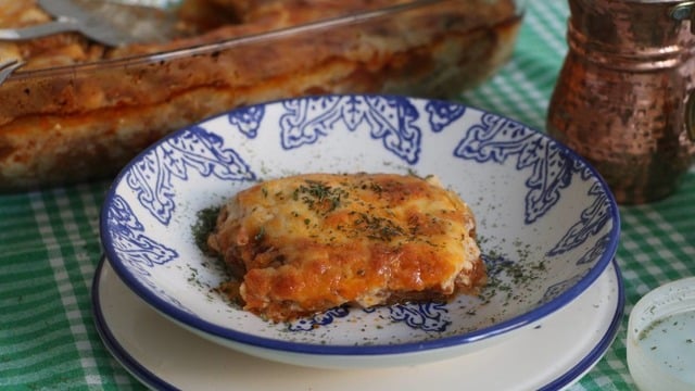 Beşamel Sosuyla Birlikte: Mantarlı Kıymalı Patates Oturtma