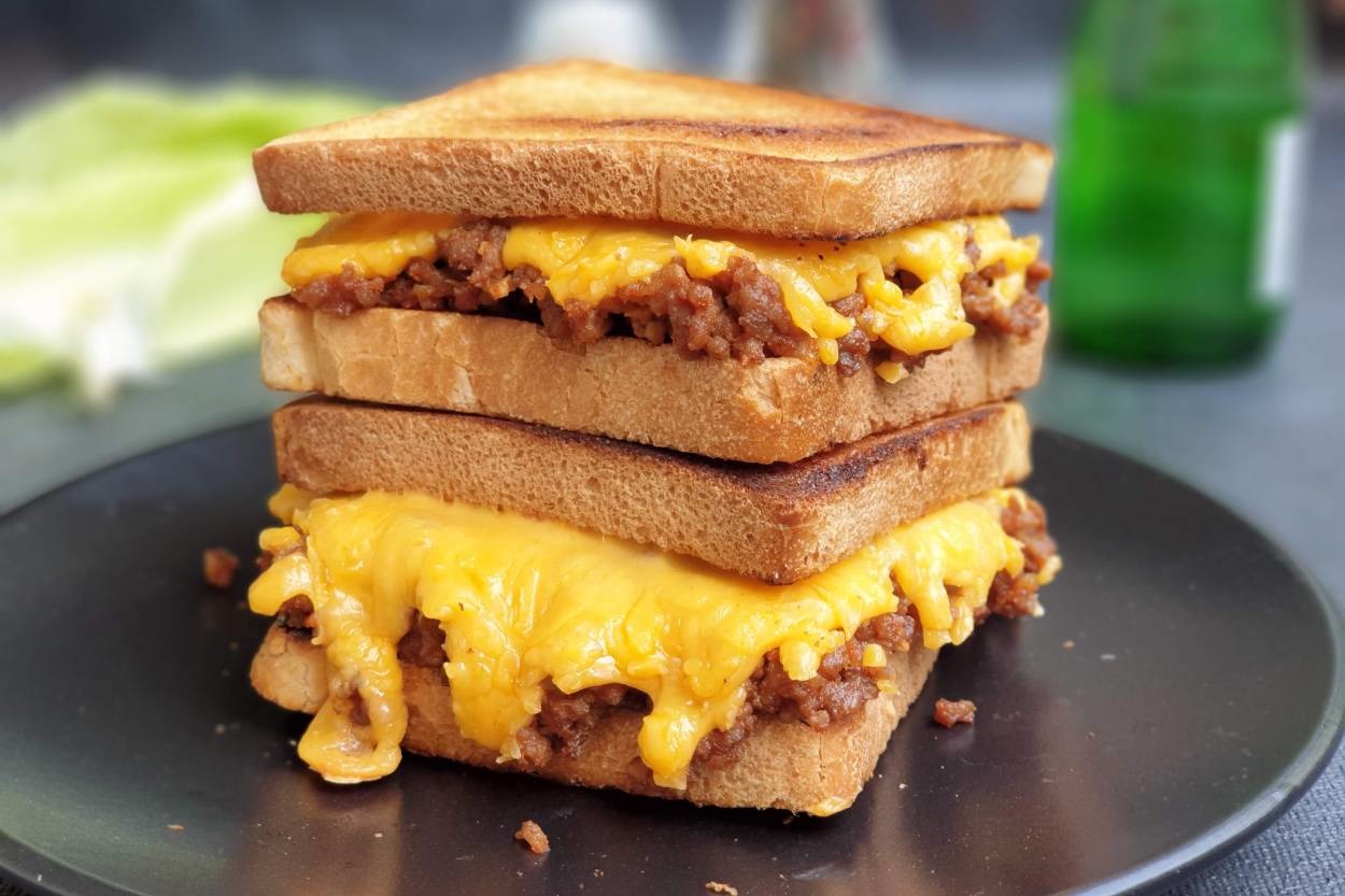 Tadına Doyulmayacak: Kıymalı Kaşarlı Çıtır Tost