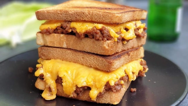 Tadına Doyulmayacak: Kıymalı Kaşarlı Çıtır Tost