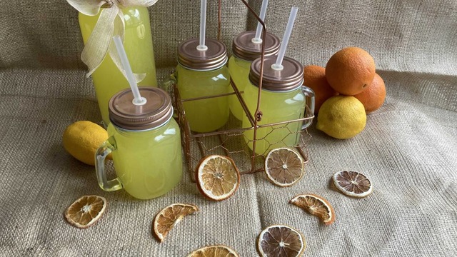 Yazın Sıcaklarında: Ev Yapımı Limonata