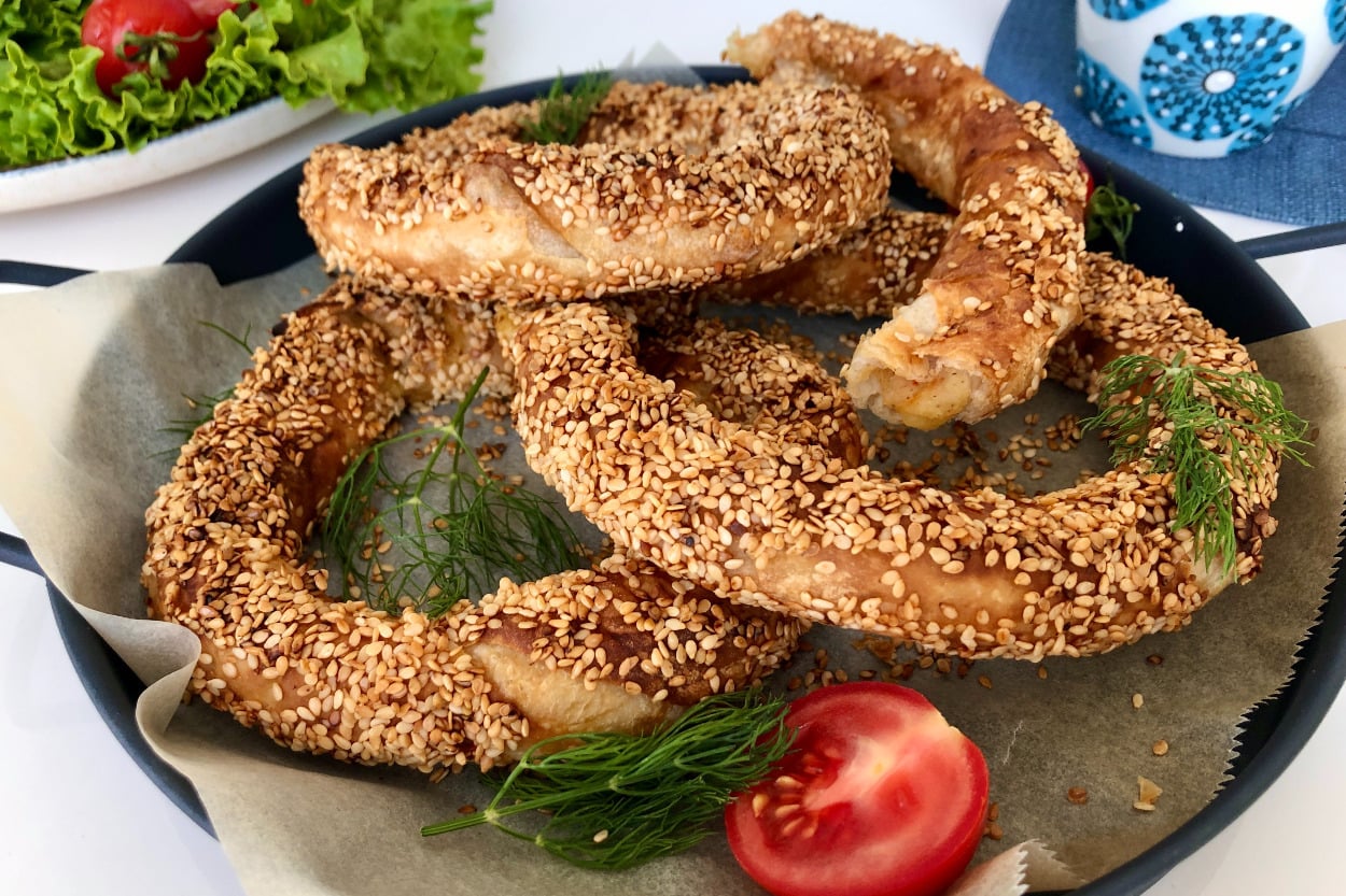 Çıtır Çıtır Dokusuyla: Yufkalı Simit Börek