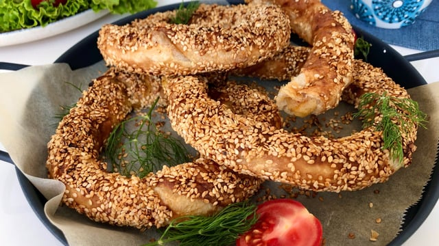 Çıtır Çıtır Dokusuyla: Yufkalı Simit Börek