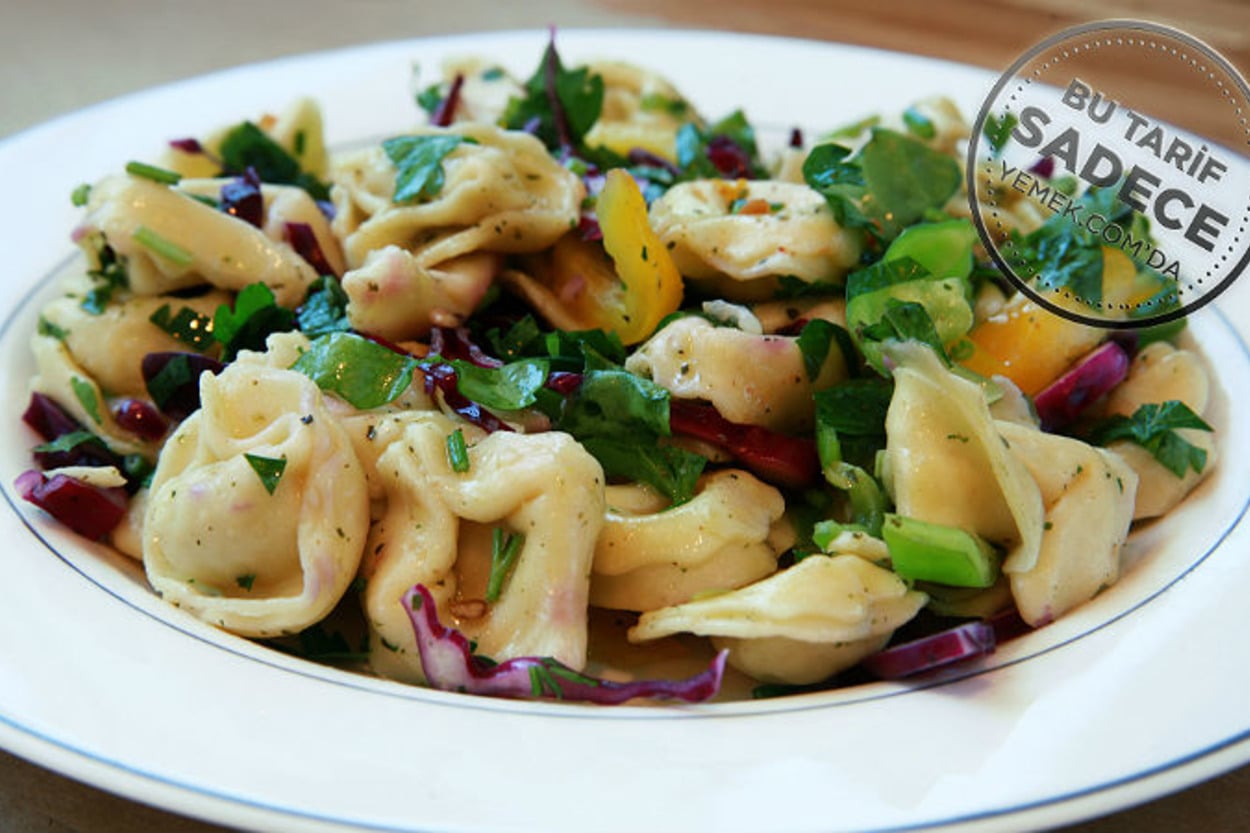 Namlı Gurme'den: Dört Peynirli Tortellini Salatası