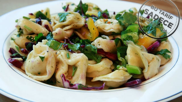 Namlı Gurme'den: Dört Peynirli Tortellini Salatası