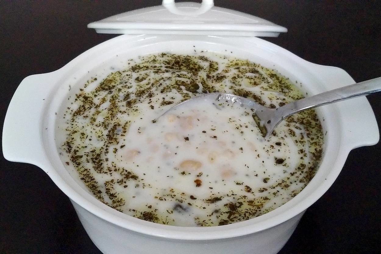 Yaz Sıcaklarında Kurtarıcı: Ayran Aşı Çorbası