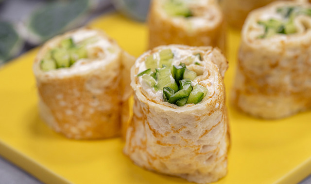 Salatalık Dolgulu: Tahinli Labneli Krep Roll