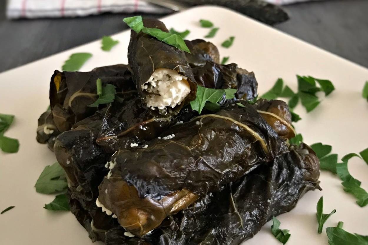 Fırında Pişen: Peynirli Karalahana Dolması