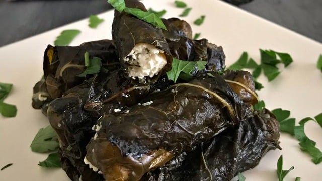 Fırında Pişen: Peynirli Karalahana Dolması