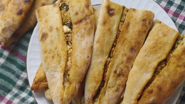 Kokusuna Bayılacaksınız: Ev Yapımı Peynirli Pide