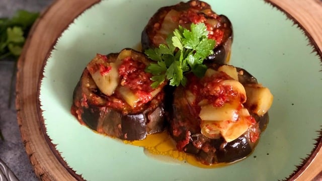 Yaz Aylarına Uygun: Domates Soslu Fırın Patlıcan