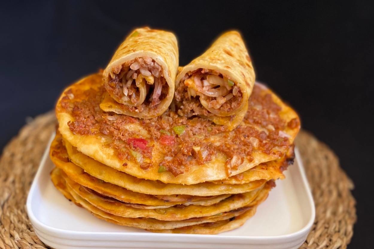 Efsane Lezzet: Ev Yapımı Çıtır Lahmacun