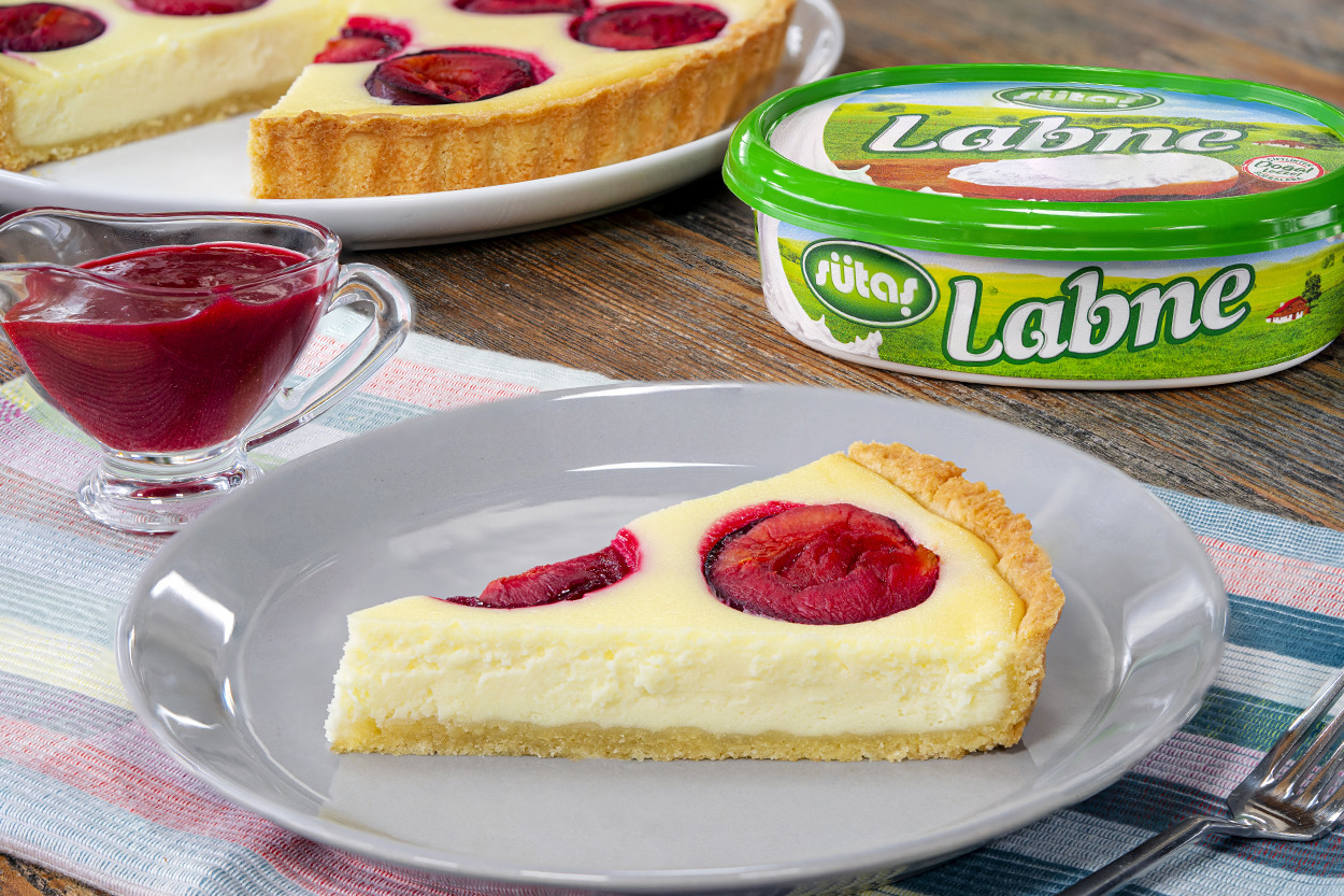 Her Çatalda Ayrı Mutluluk: Erikli ve Labneli Cheesecake Tart