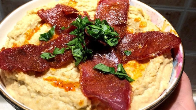 Orta Doğu Mutfağının Yıldızı: Pastırmalı Humus