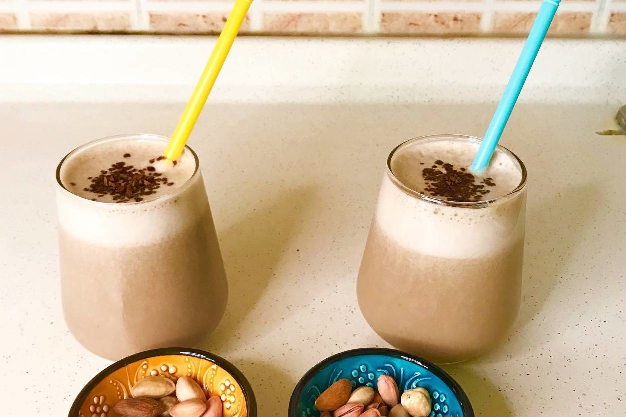 Yaz Yalarında Ferahlatan: Kahveli Muzlu Smoothie