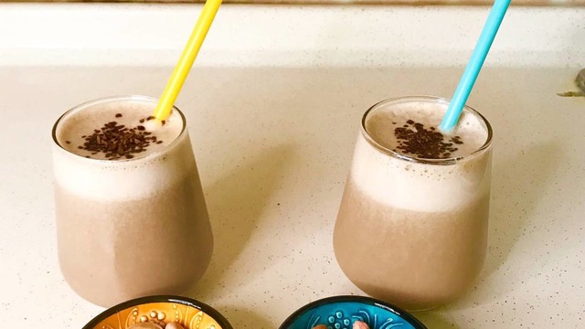 Yaz Yalarında Ferahlatan: Kahveli Muzlu Smoothie