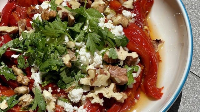 Ekmek Banmaya Hazır Olun: Köz Biber Salatası