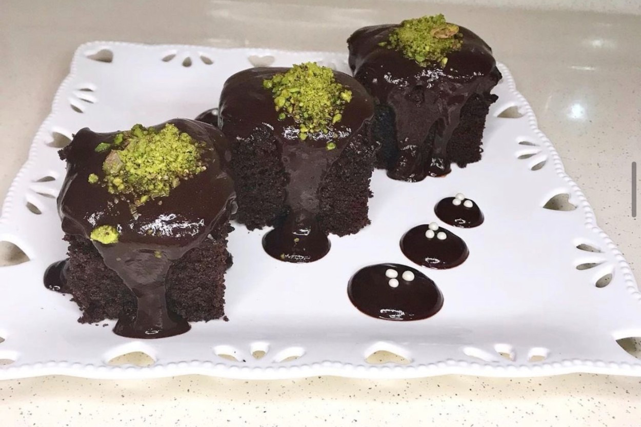 Mikrodalgada Pişiyor: 10 Dakikada Çikolatalı Kek