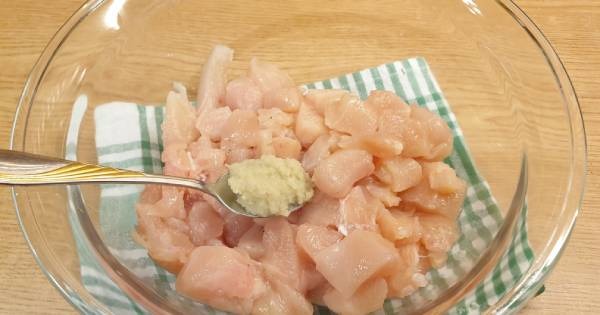 susamli-tavuk-salatasi-adim-1