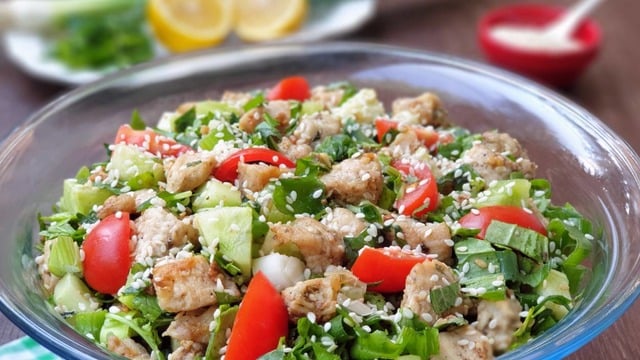Uyumu Şahane: Susamlı Tavuk Salatası