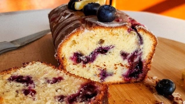 Mayhoş Tadıyla: Yaban Mersinli ve Limonlu Kek