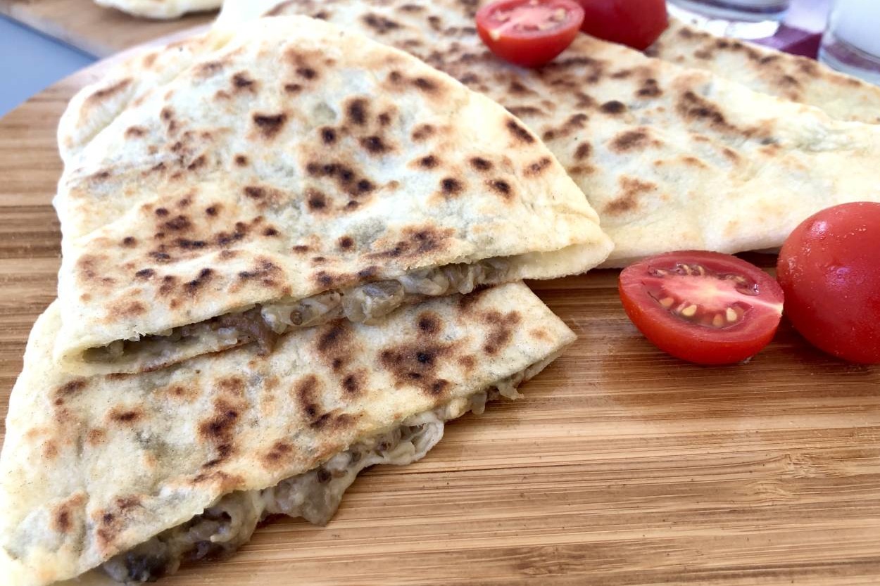 Kaşarın Uyumuyla: Köz Patlıcanlı Gözleme