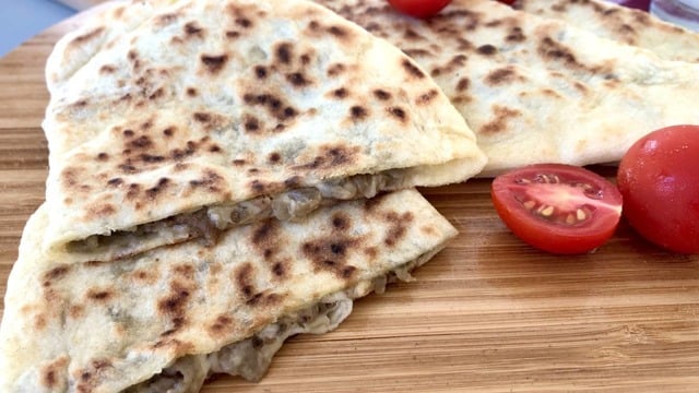 Kaşarın Uyumuyla: Köz Patlıcanlı Gözleme