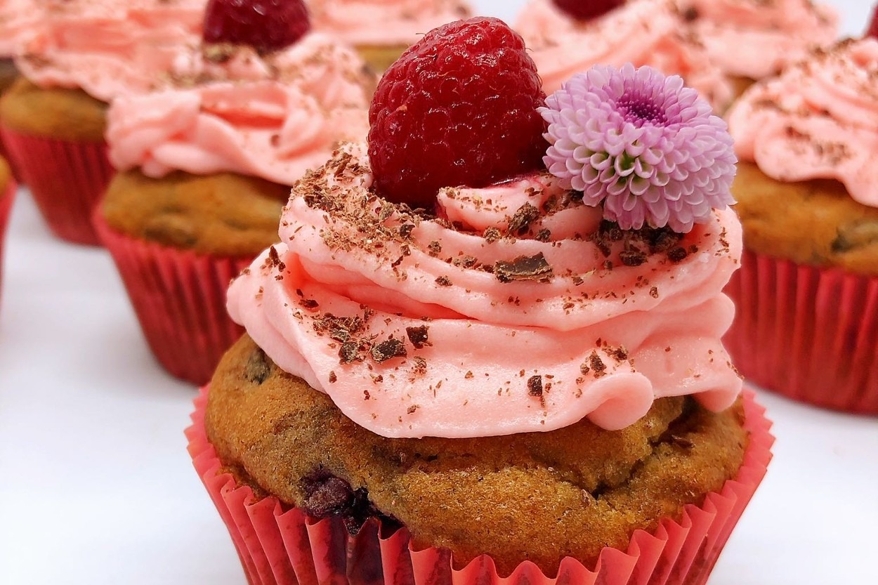 Şık Davetlere: Frambuazlı Cupcake