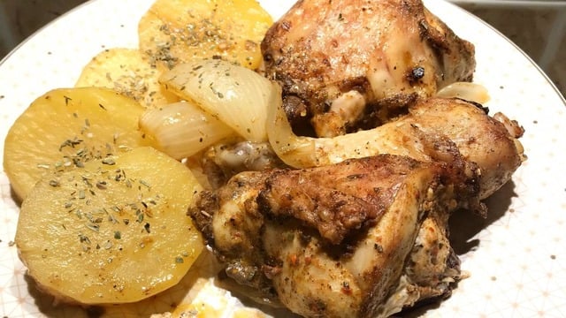 Çıtır Derisiyle: Fırında Tavuk Patates
