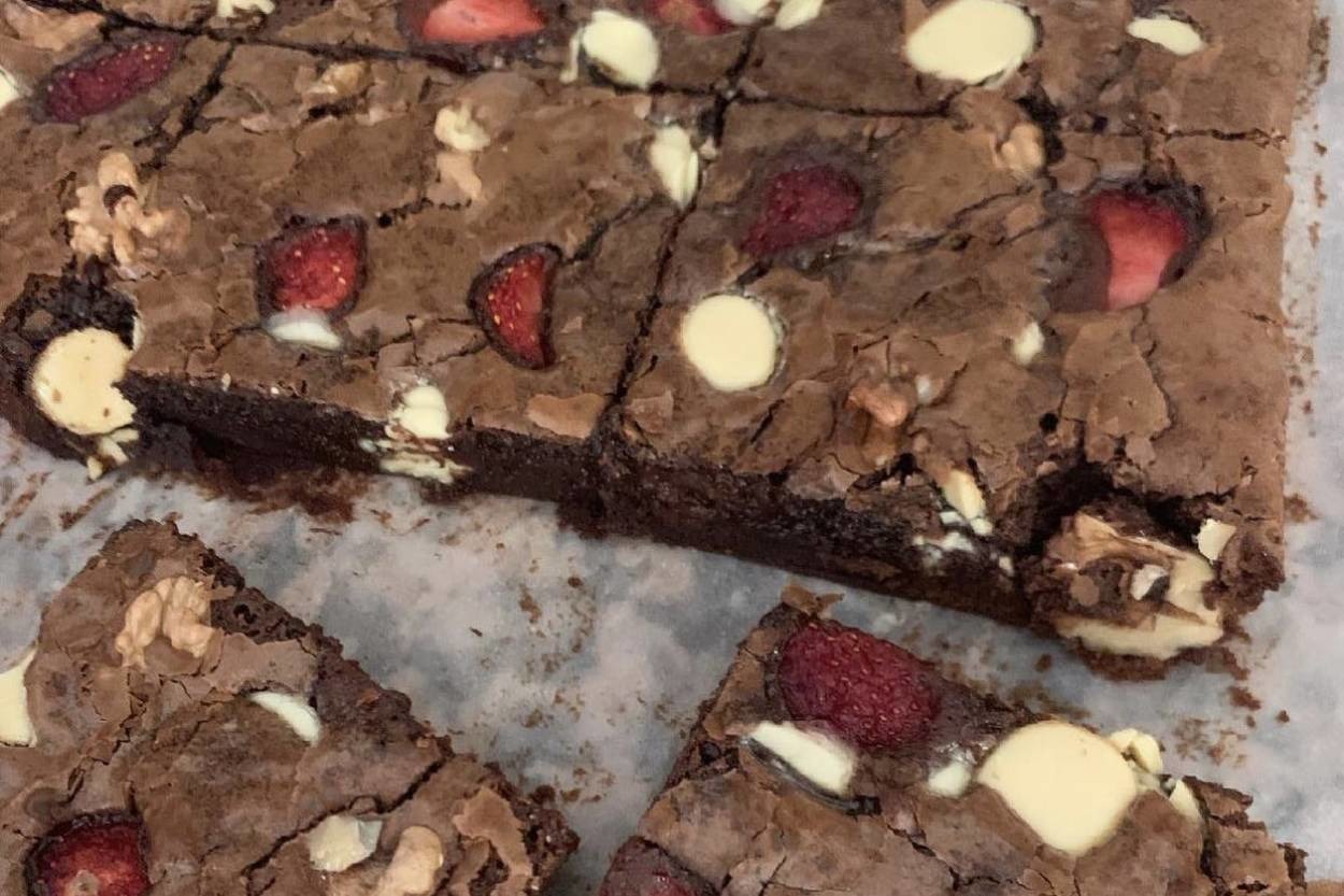 Kokusu Evi Doldursun: Çilekli Brownie