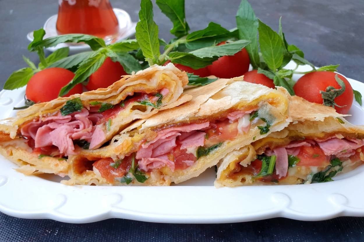 Oldukça Doyurucu: Lavaştan Kahvaltılık Omlet Dürüm