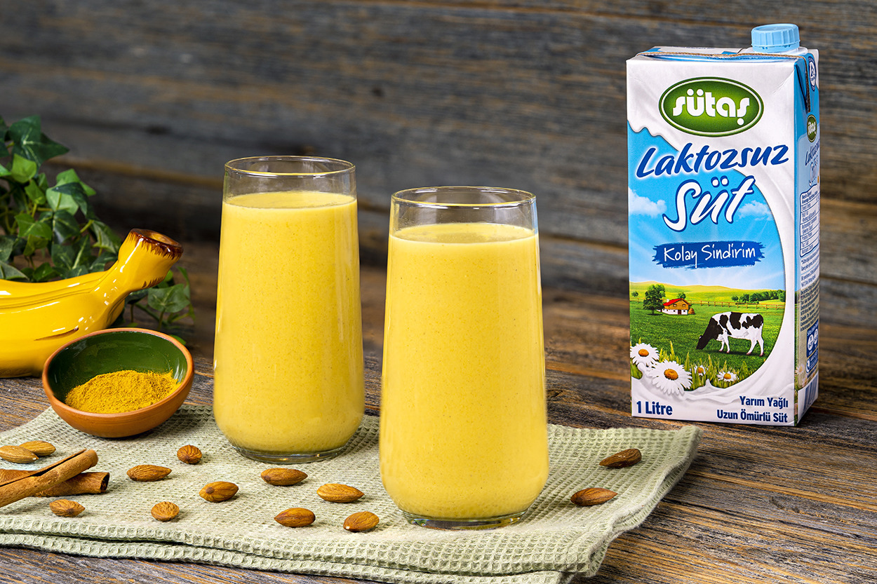 Rengiyle Büyüler: Altın Smoothie