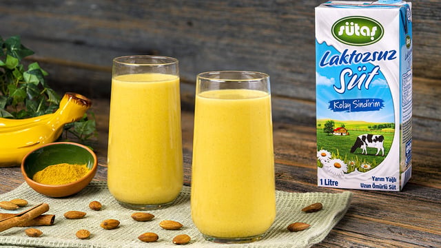 Rengiyle Büyüler: Altın Smoothie