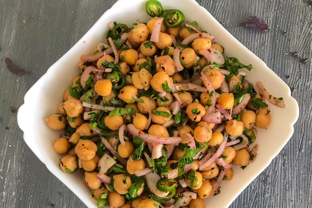 Hem Pratik Hem Doyurucu: Nohut Salatası