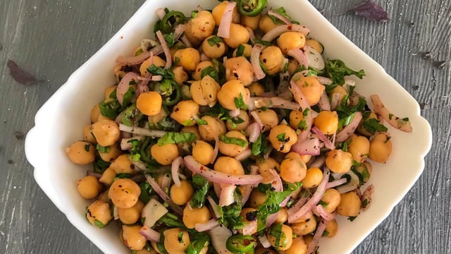 Hem Pratik Hem Doyurucu: Nohut Salatası