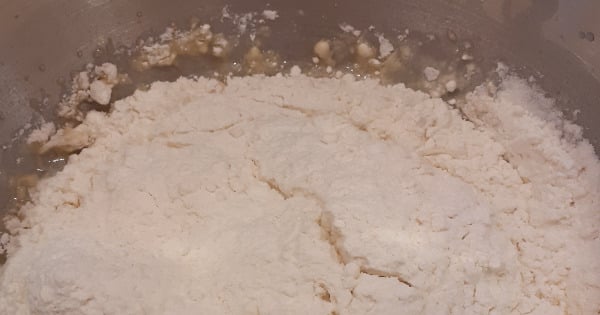 sarimsakli-kasarli-ekmek-asamasi1