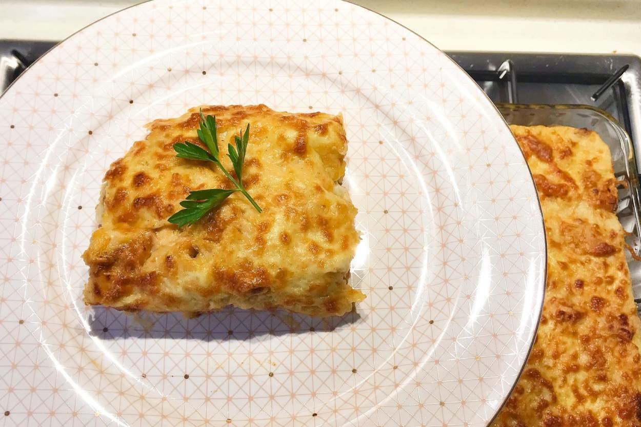 Her Katmanı Lezzet Dolu: Beşamel Soslu Tavuk
