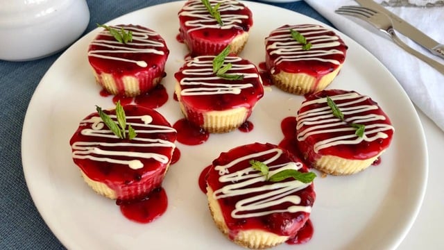 Görünümü Şık: Böğürtlenli Mini Cheesecake