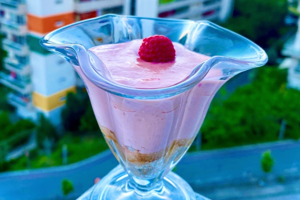 Rengi Şahane: Kupta Frambuazlı Cheesecake