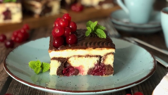 Almanya'dan Geldi: Tuna Dalgası Pastası (Donauwelle)