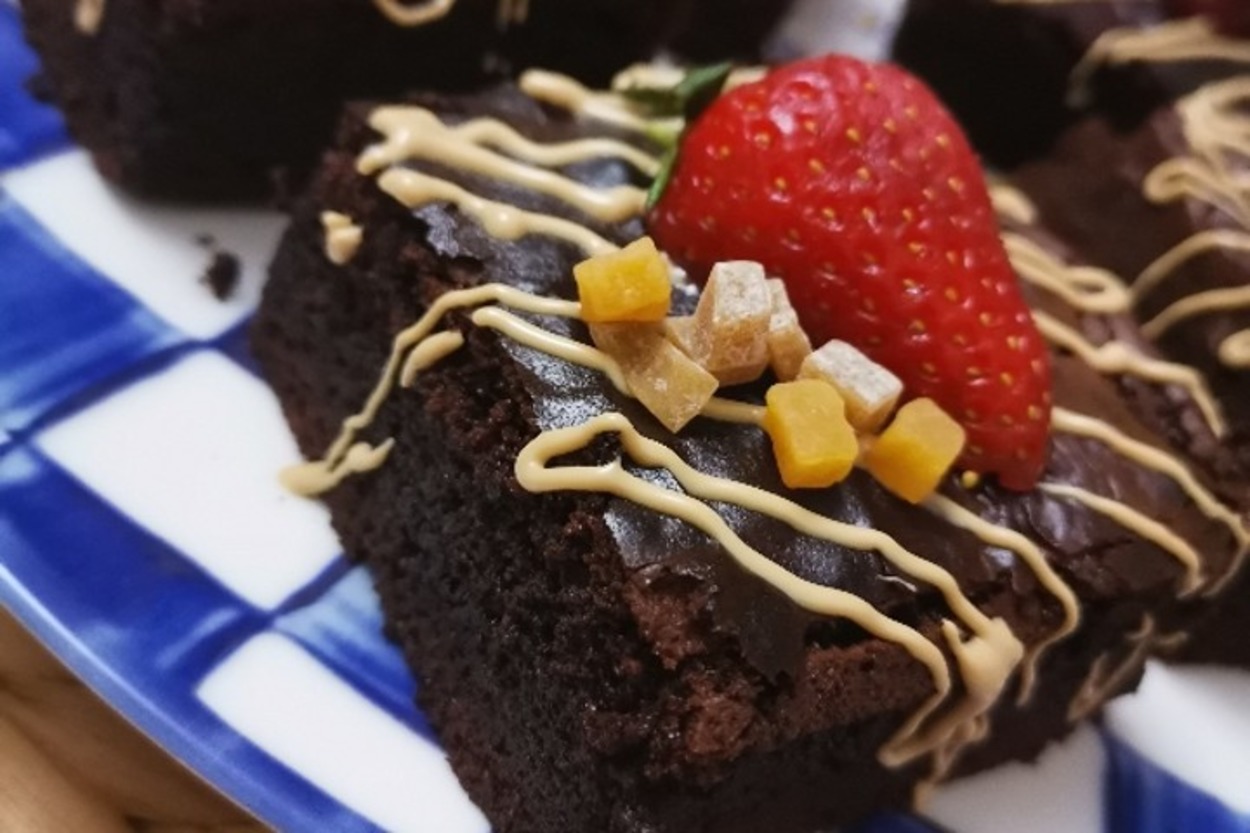 Islak Kekle Karıştırma: Az Malzemeli Brownie