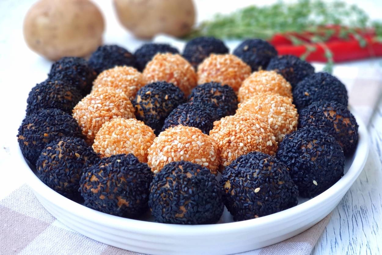 Tek Lokmalık: Susamlı ve Çörek Otlu Patates Kroket