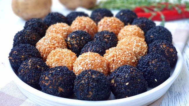 Tek Lokmalık: Susamlı ve Çörek Otlu Patates Kroket