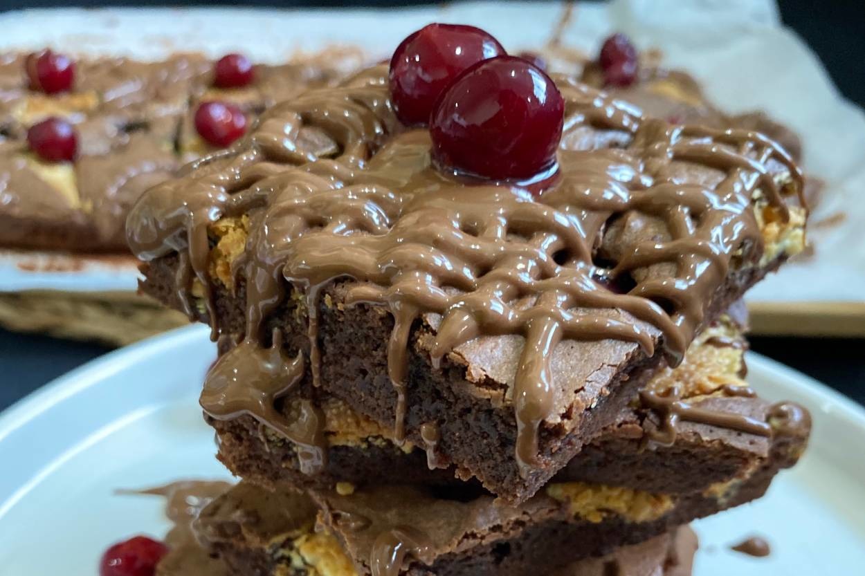 En Güzel Halinde: Vişneli Beyaz Çikolatalı Brownie
