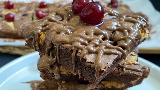En Güzel Halinde: Vişneli Beyaz Çikolatalı Brownie