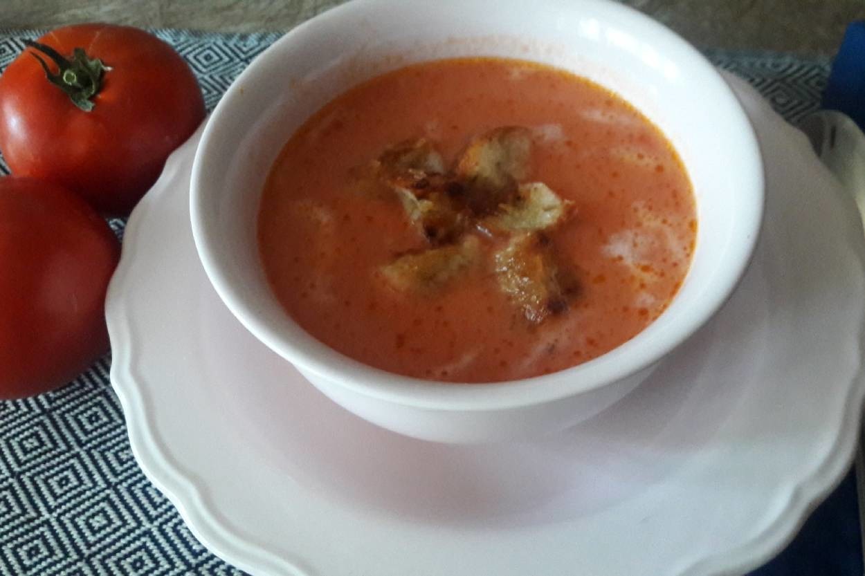 Sofralara Yer Açın: Kremalı Közlenmiş Domates Çorbası