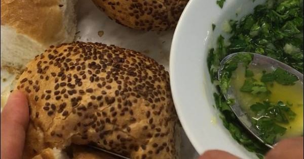 sarimsakli-peynirli-kuru-domatesli-ekmek-adim-2