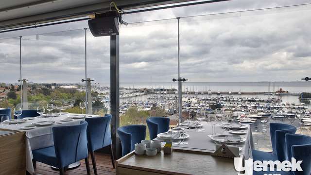 Ouzo Roof Restaurant: Ege’nin İki Yakasını Bir Araya Getiren Mutfak