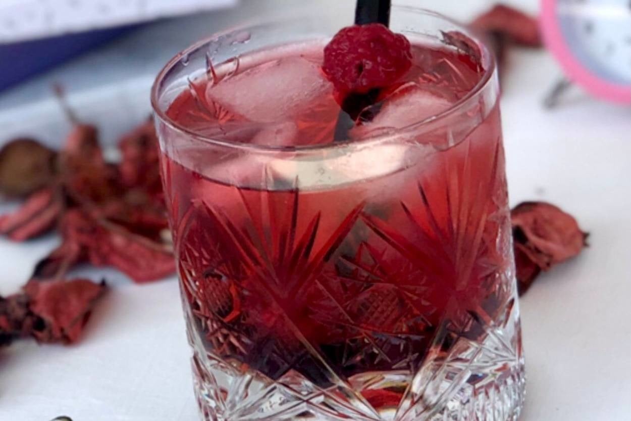 Evde Bir Başka: Berry Hibiscus Çayı