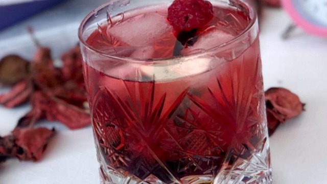Evde Bir Başka: Berry Hibiscus Çayı