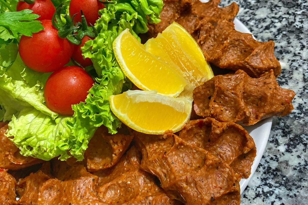 Tam Tutan Kıvamıyla: Ev Yapımı Çiğ Köfte